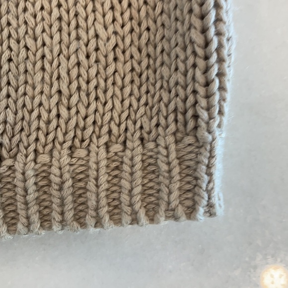 H&M beige knit top.Size Large. - Picture 2 of 5